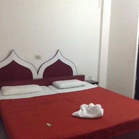 Hotel Safari Agra  Esterno foto