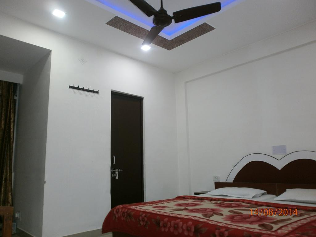 Hotel Safari Agra  Esterno foto