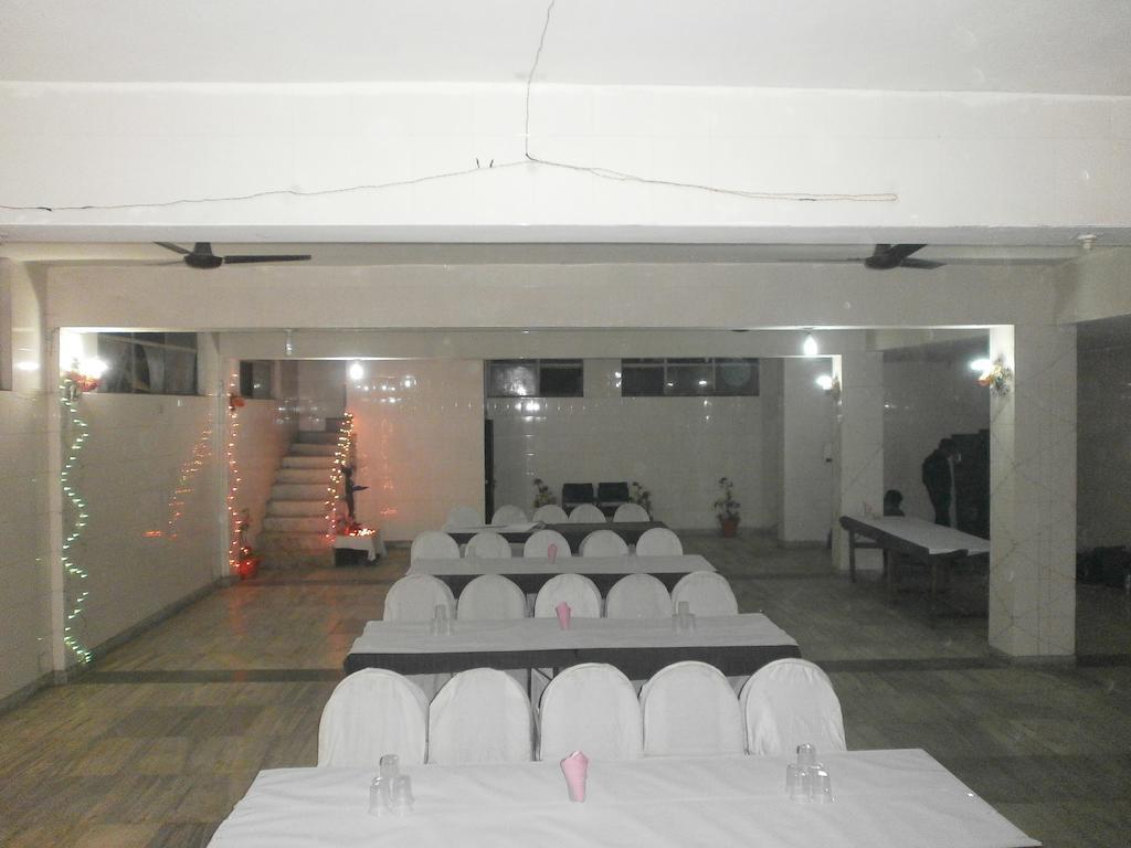 Hotel Safari Agra  Esterno foto