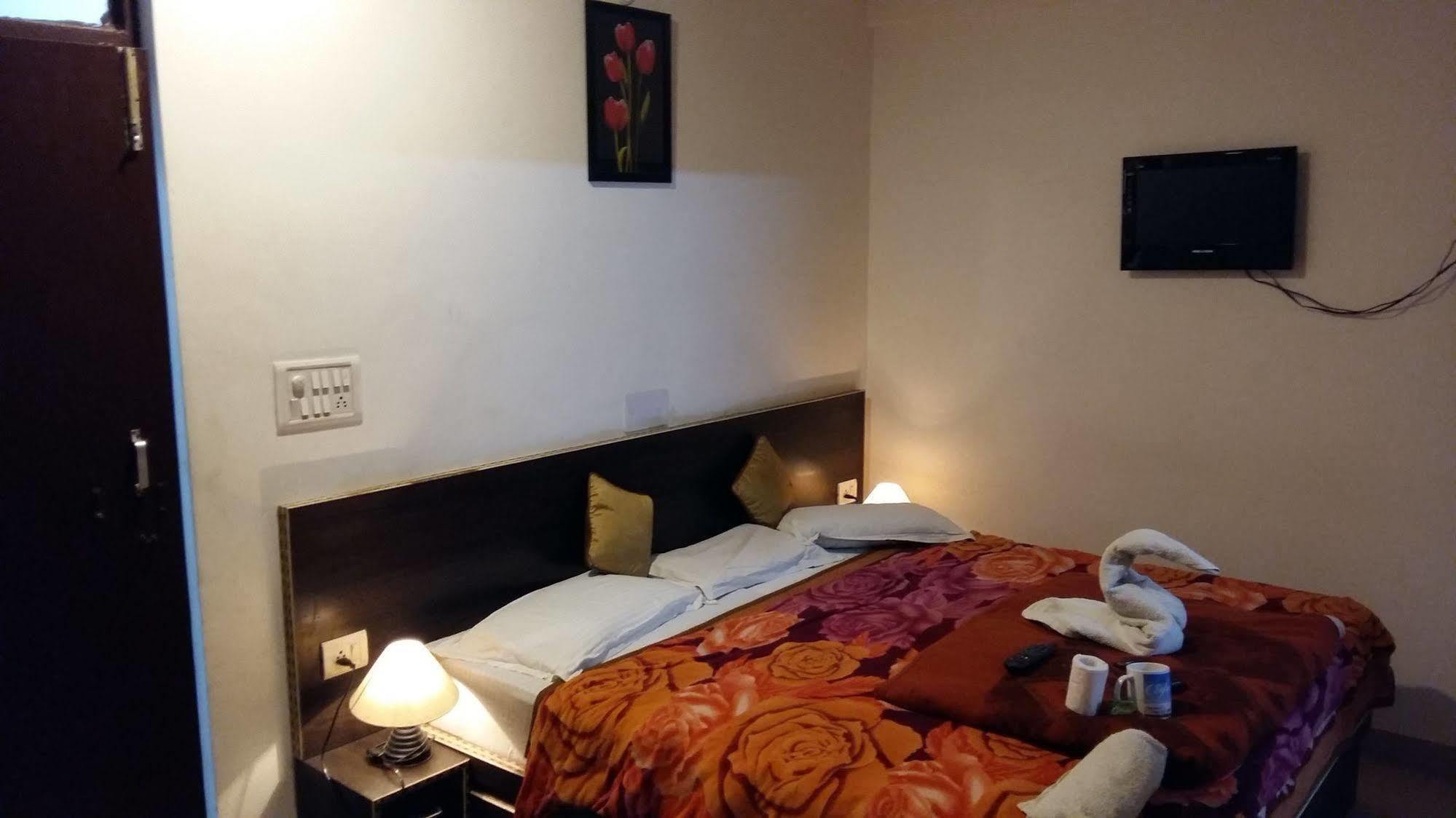 Hotel Safari Agra  Esterno foto